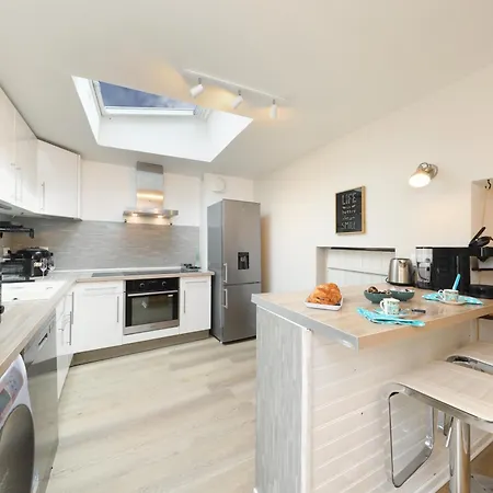 Maison entière climatisée pour 6 personnes avec parking proche Astérix, Roissy CDG, Chantilly, Le Bourget Orry-La-Ville